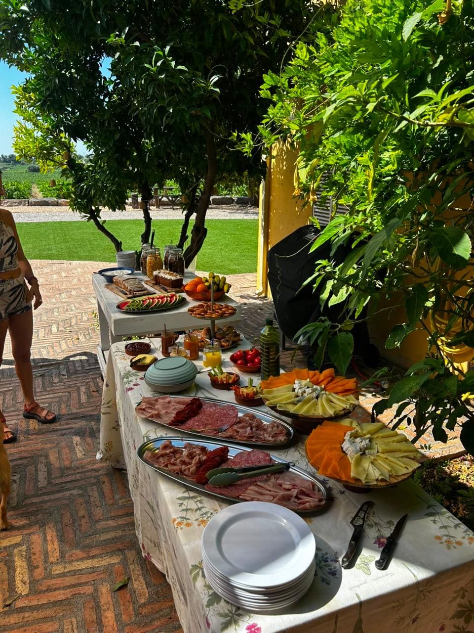 Desayuno compartido en la masía